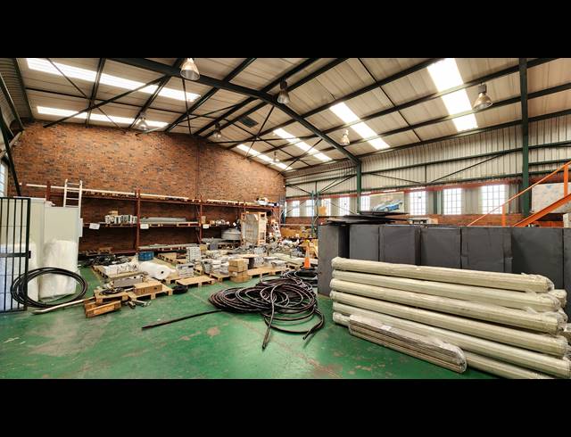330M² WAREHOUSE TO LET IN SEBENZA